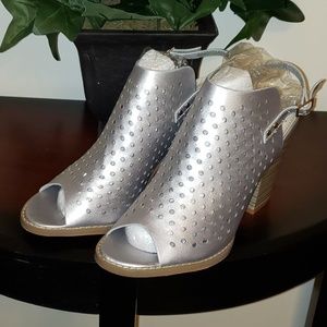 "Rf" (Room of Fashions) Silver Slingback Heels